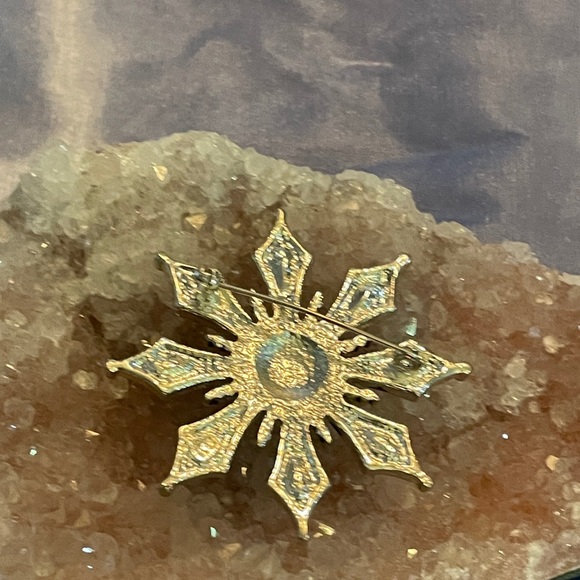 Women’s Brooch - Picture 2 of 2